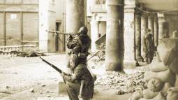 Soldados republicanos combatiendo en Teruel