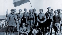 El general Camilo Alonso Vega con oficiales de la 4 División de Navarra en Vinaroz