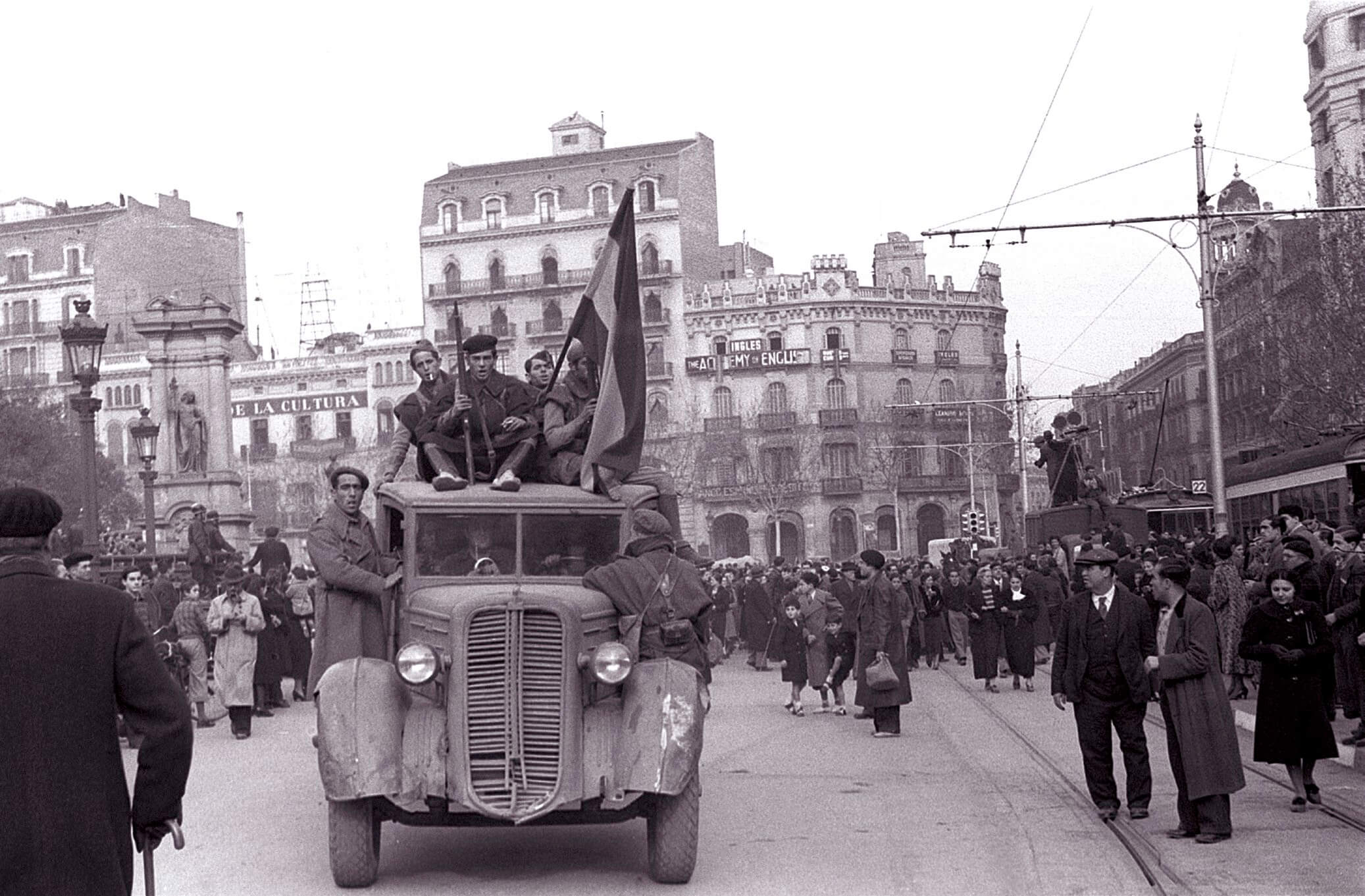 Tropas sublevadas entrando en Barcelona