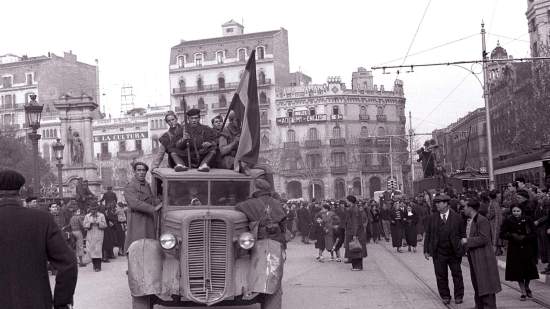 Tropas sublevadas entrando en Barcelona