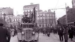Tropas sublevadas entrando en Barcelona