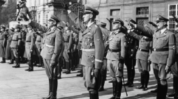 La Operación Antropoide fue el atentado contra el sádico Reichsprotektor de Bohemia y Moravia, Reinhard Heydrich (en la foto, en 1941 ante el castillo de Praga)