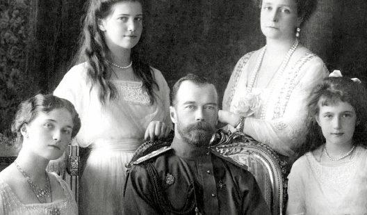 El último zar ruso, Nicolás II, con su mujer, su hijo y sus hijas