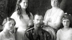 El último zar ruso, Nicolás II, con su mujer, su hijo y sus hijas