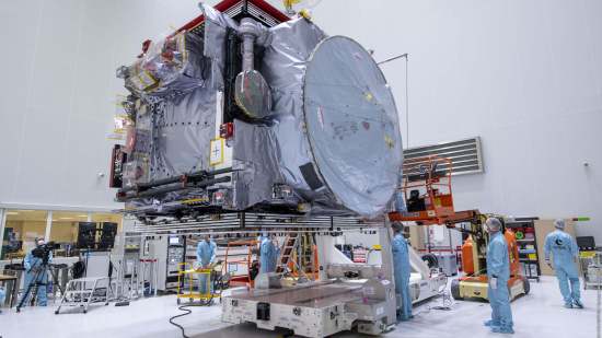 Juice_unpacking_at_Europe_s_Spaceport_in_French_Guiana
