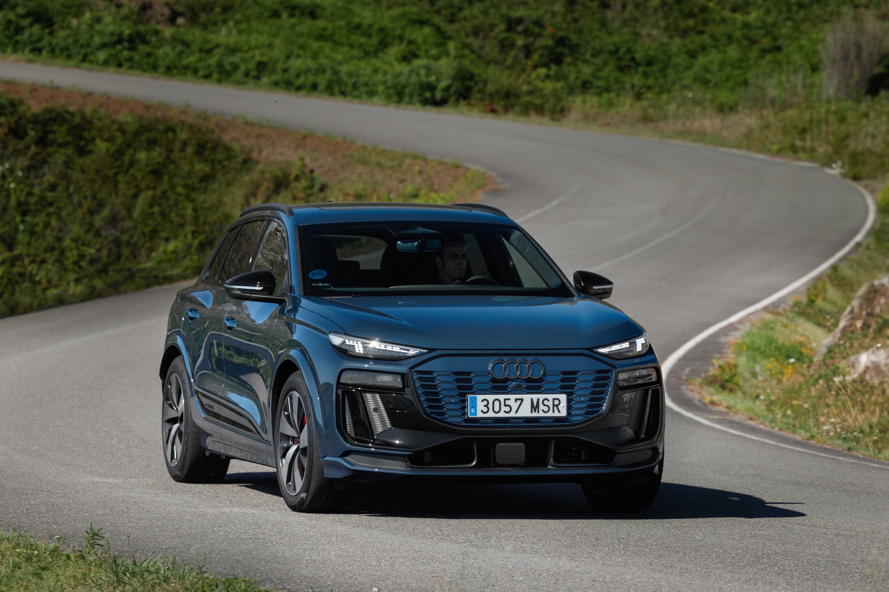 Audi_SQ6_Q6_e-tron_quattro_16