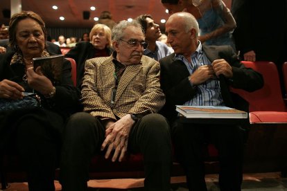 Gabriel García Márquez junto a su esposa Mercedes Barcha