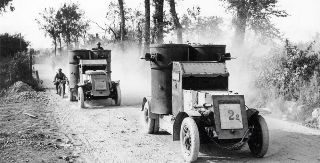 Coches blindados durante la segunda Batalla del Somme