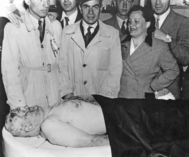 Cuerpo sin vida de Mussolini