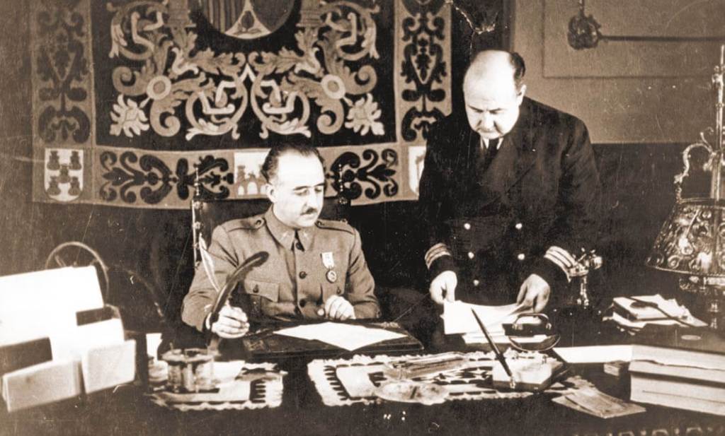 Franco despacha junto a su hermano en Salamanca