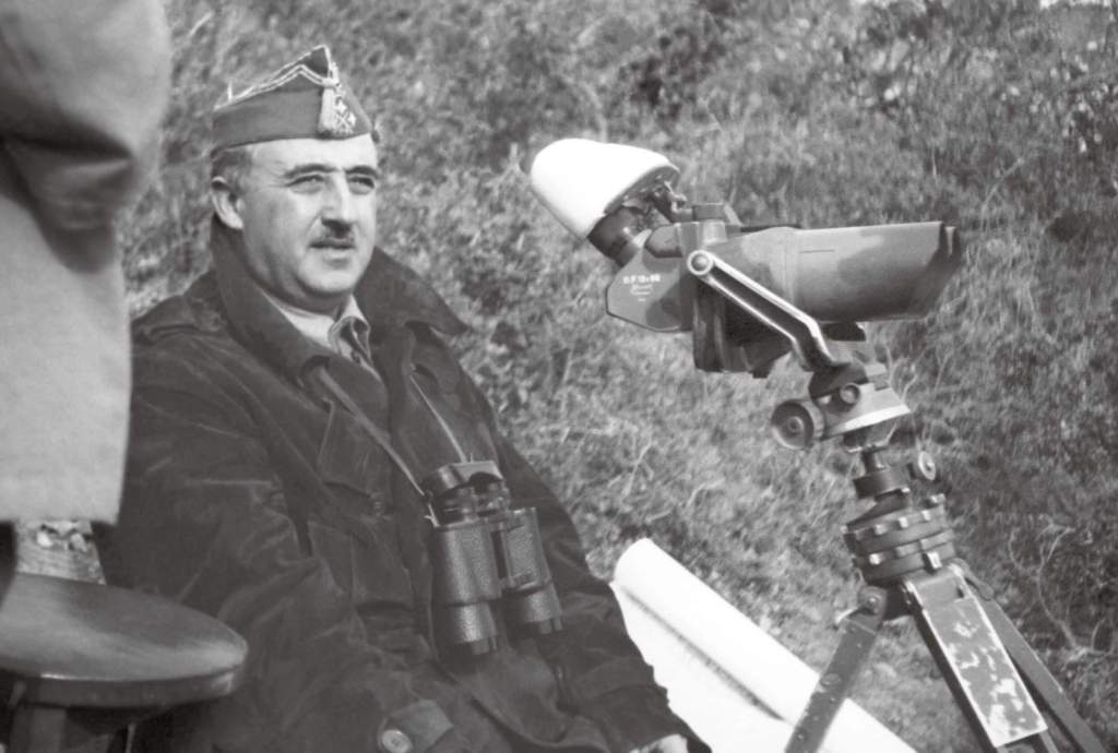 Franco en el puesto de mando de la batalla del Ebro
