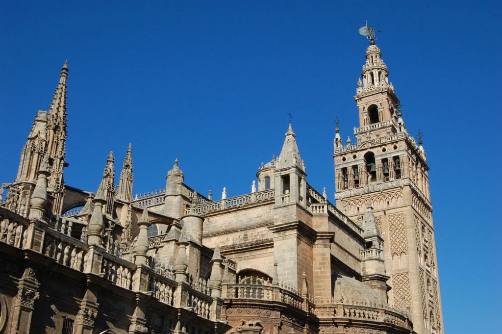 Giralda y exterior de la catedral de Sevilla