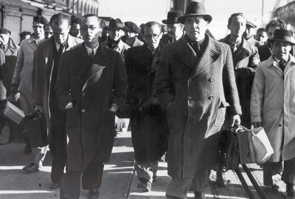 El coronel Casado y miembros del Consejo Nacional de Defensa llegan a Reino Unido