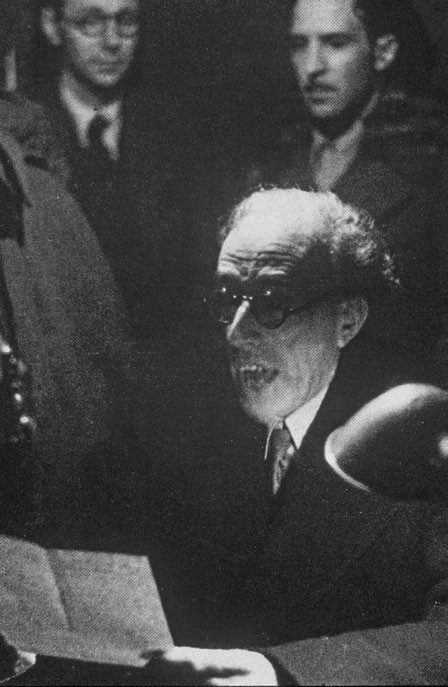 Julián Besteiro se dirige a los madrileños por Unión Radio