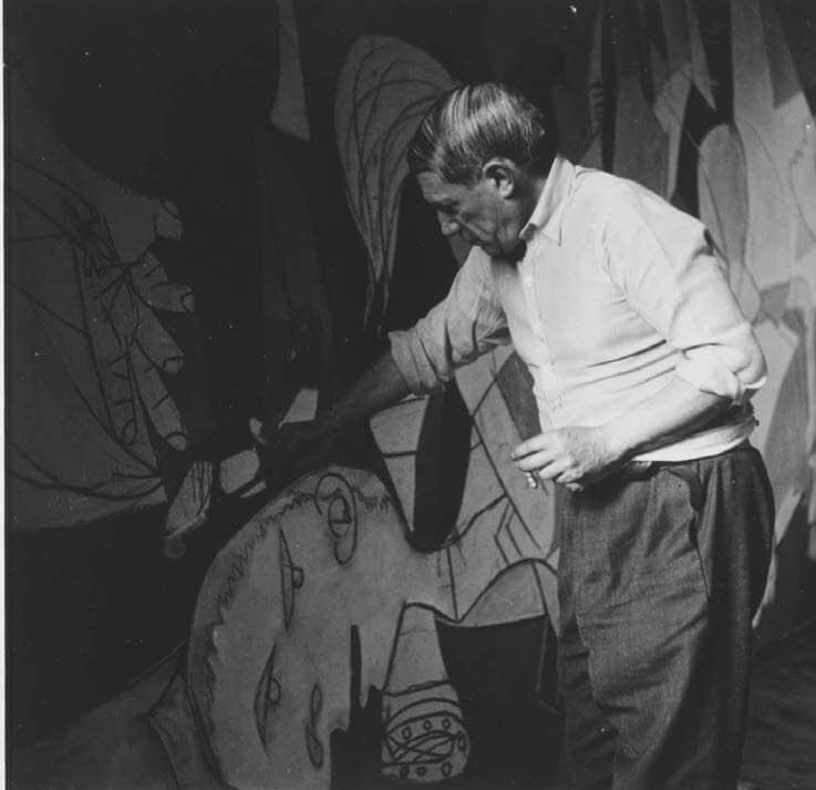 Picasso pintando el Guernica