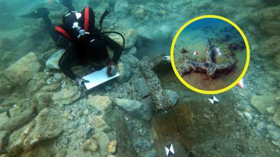 Anclas milenarias y un barco de la Grecia arcaica emergen de las aguas sicilianas