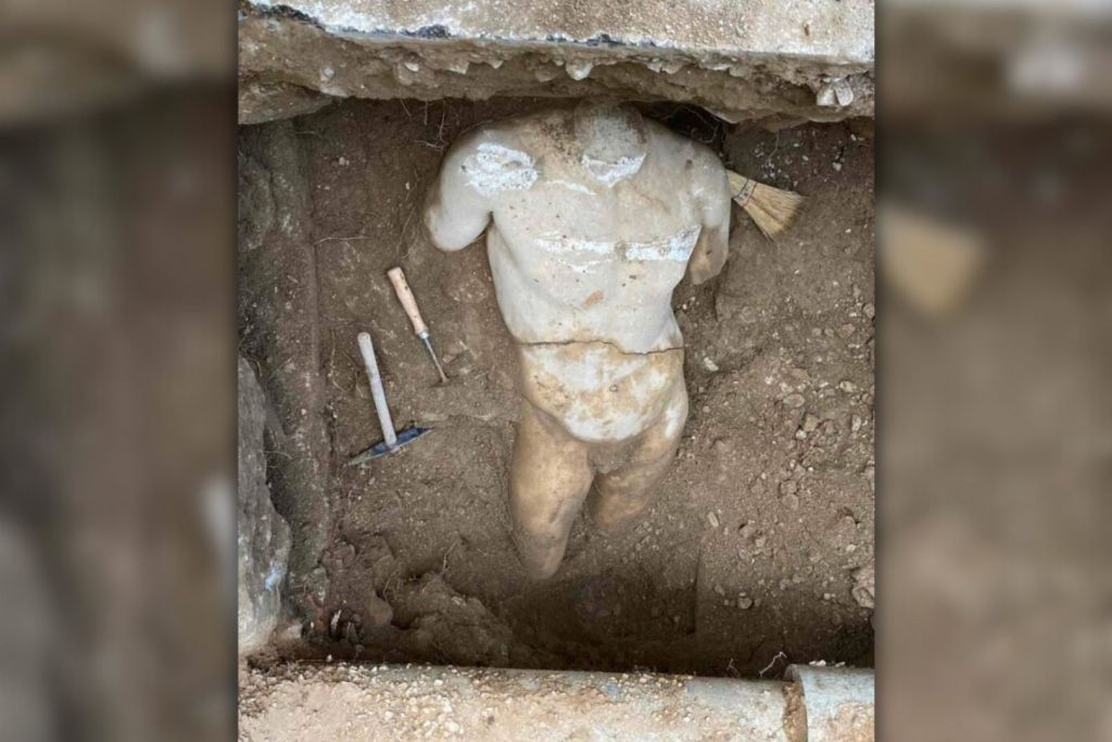 La supuesta estatua de Hermes Ludovisi hallada en las proximidades de la Acrópolis en Atenas