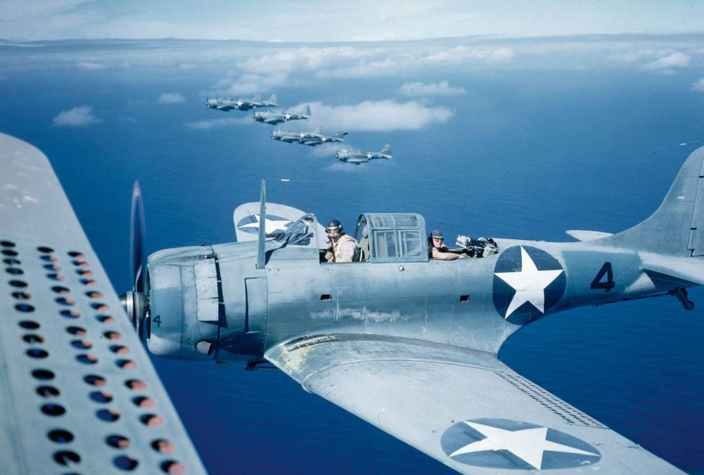 Bombarderos patrullan sobre Midway