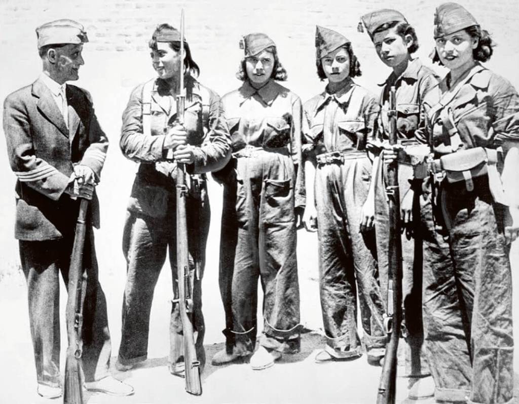 Cinco milicianas en el frente