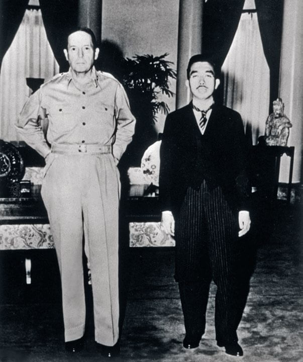 MacArthur junto a Hirohito