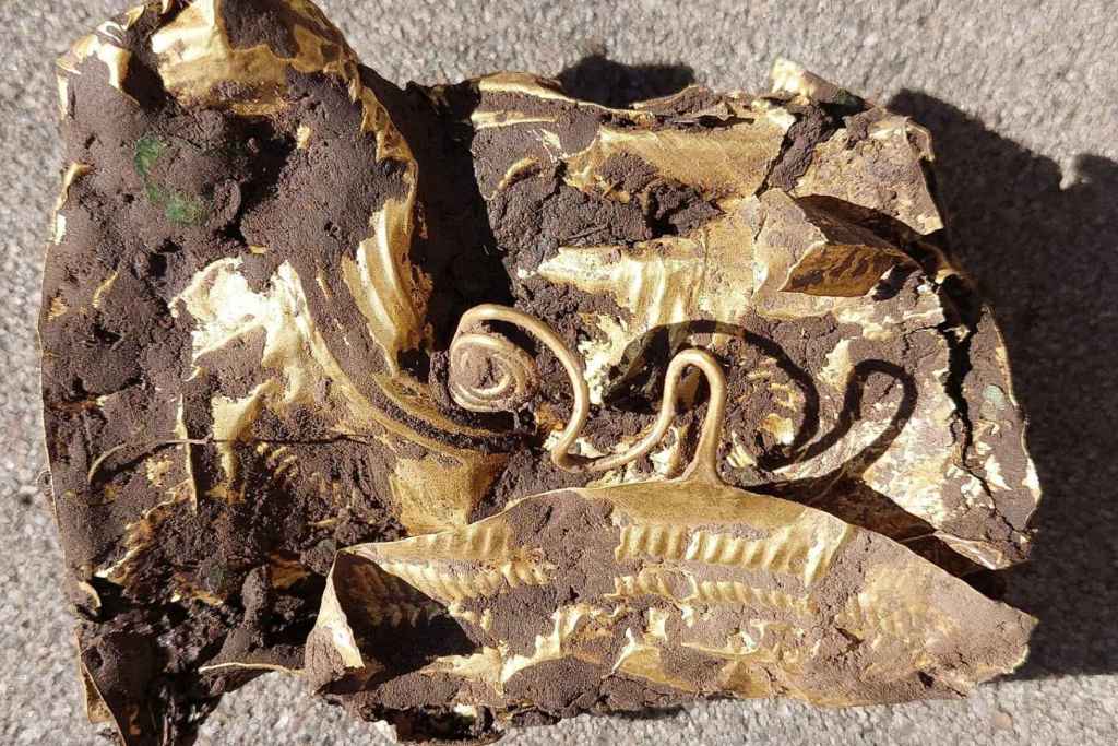 Así lucía el antiguo artefacto de oro de la Edad del Bronce antes de su conservación