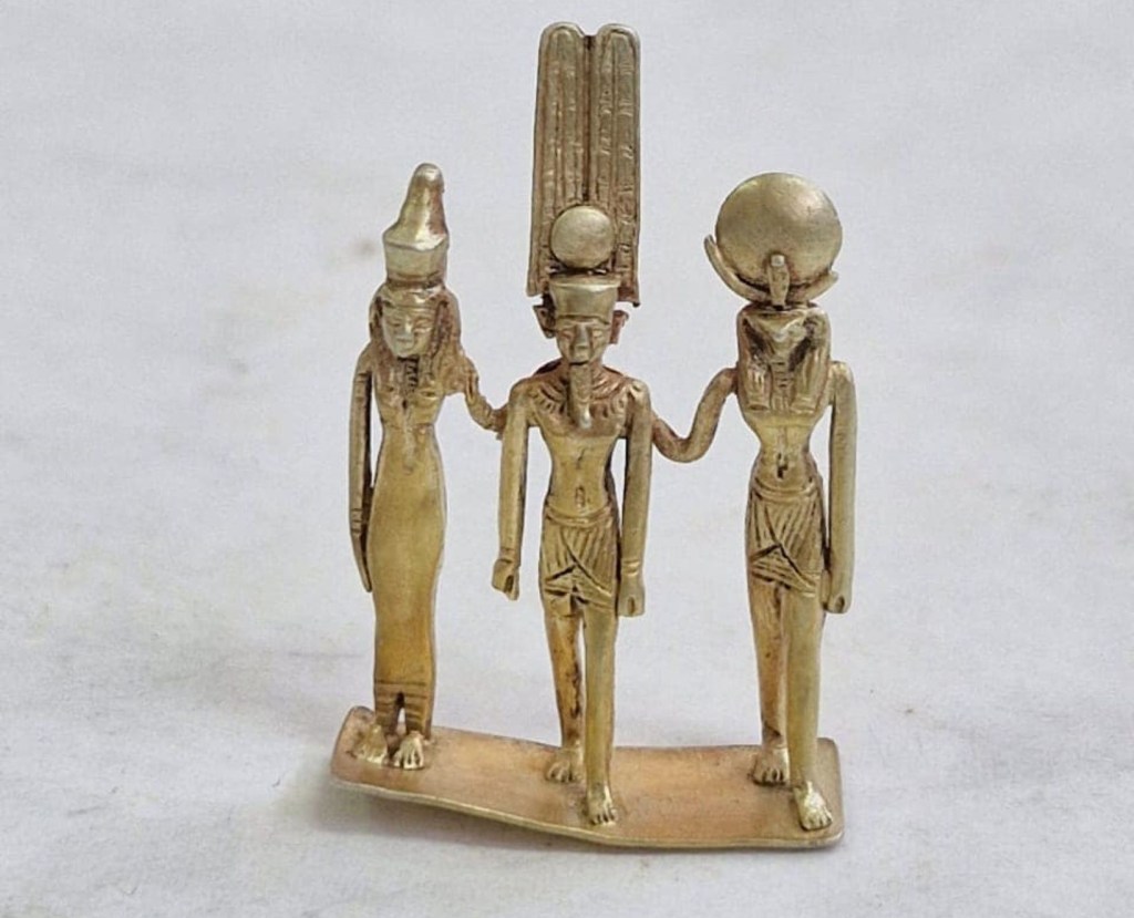 Estatuillas oro templo Karnak