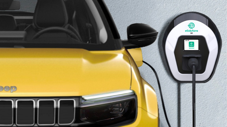 Bajo el capó, la versión totalmente eléctrica del Avenger incorpora un motor de 400 V