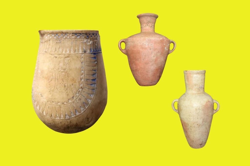 Vasijas cerámicas que datan de la época del faraón Horemheb, recuperadas entre los restos del enterramiento