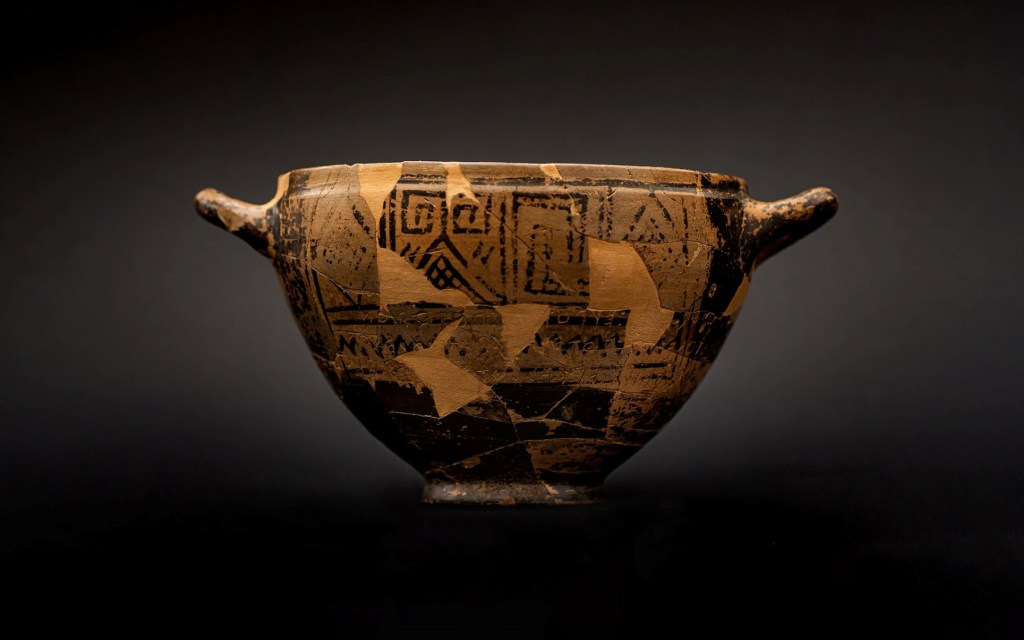 Copa de Néstor hallada en Pitecusas