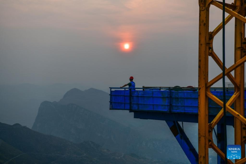 Huajiang Canyon Bridge