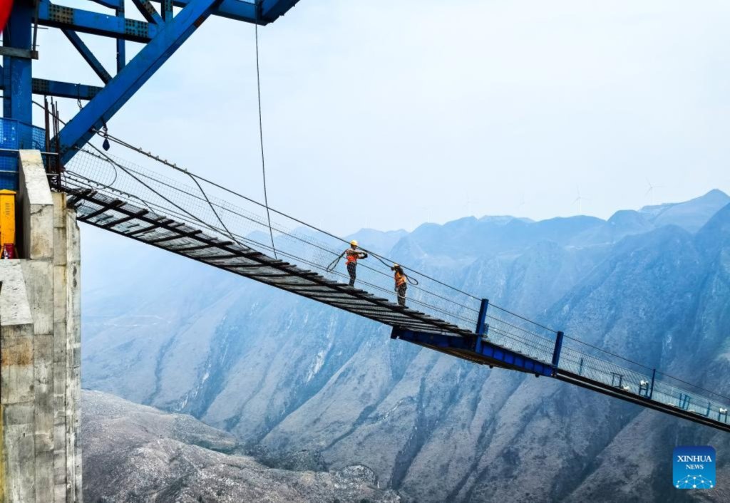 Huajiang Canyon Bridge