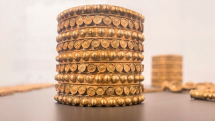 Brazalete de oro del Tesoro de El Carambolo, Tartessos