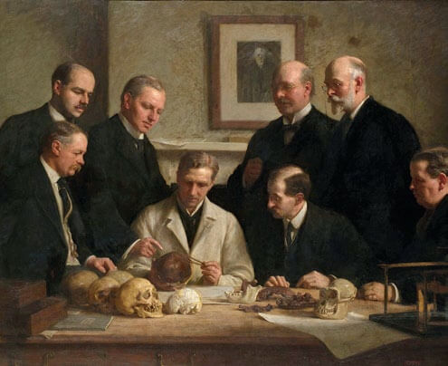 Dawson y otros examinan los restos del hombre de Piltdown