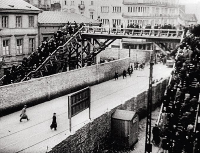 Pasarela que comunica el Pequeño Gueto con el Gran Gueto en Varsovia