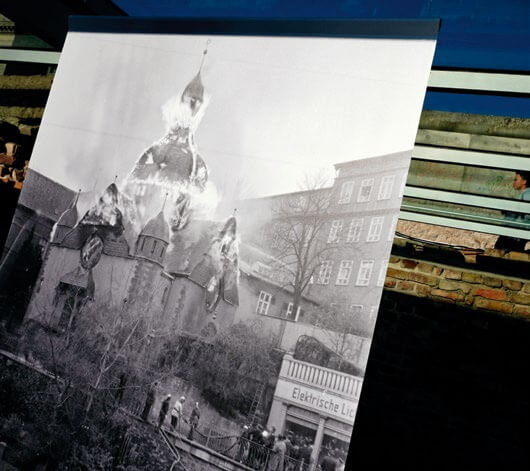 Sinagoga de Glatz en llamas