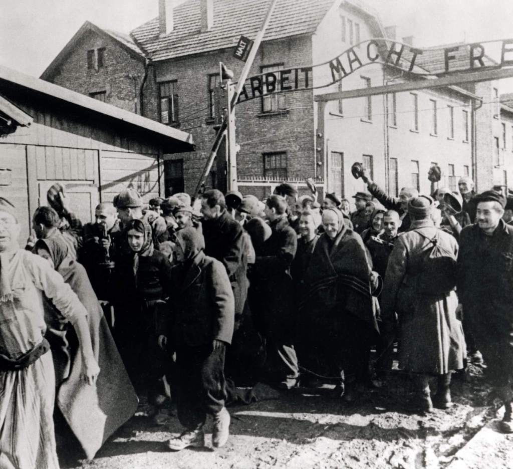 Supervivientes de Auschwitz tras su liberación en febrero de 1945