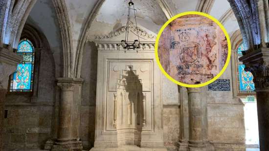 Inscripciones medievales revelan figuras de escorpiones y pan en el sitio de la Última Cena