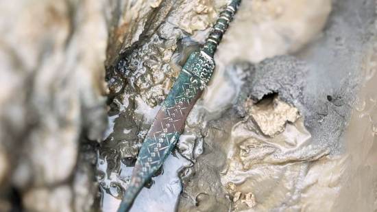 Una tormenta revela una daga de la Edad del Hierro oculta durante siglos en un acantilado del Báltico