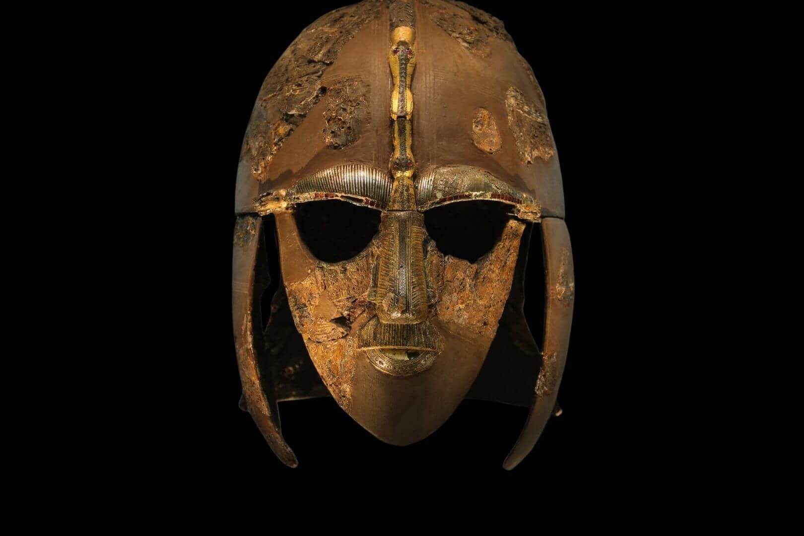 Un descubrimiento fortuito en una isla danesa pone en duda décadas de consenso sobre el casco de Sutton Hoo, símbolo de la realeza anglosajona