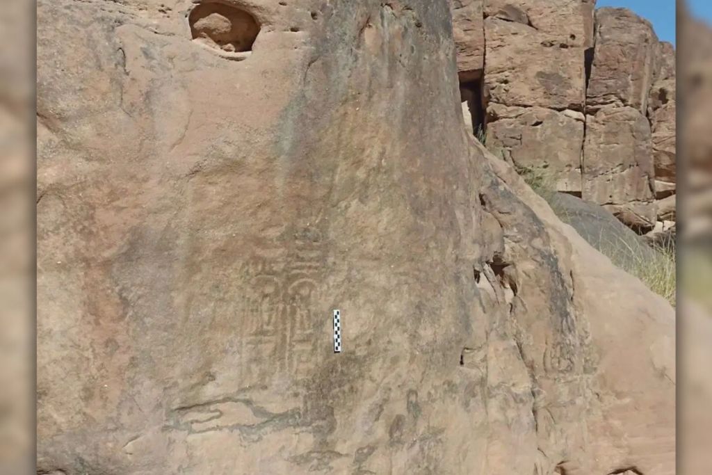 Los cartuchos reales egipcios grabados en las formaciones rocosas de Wadi Rum
