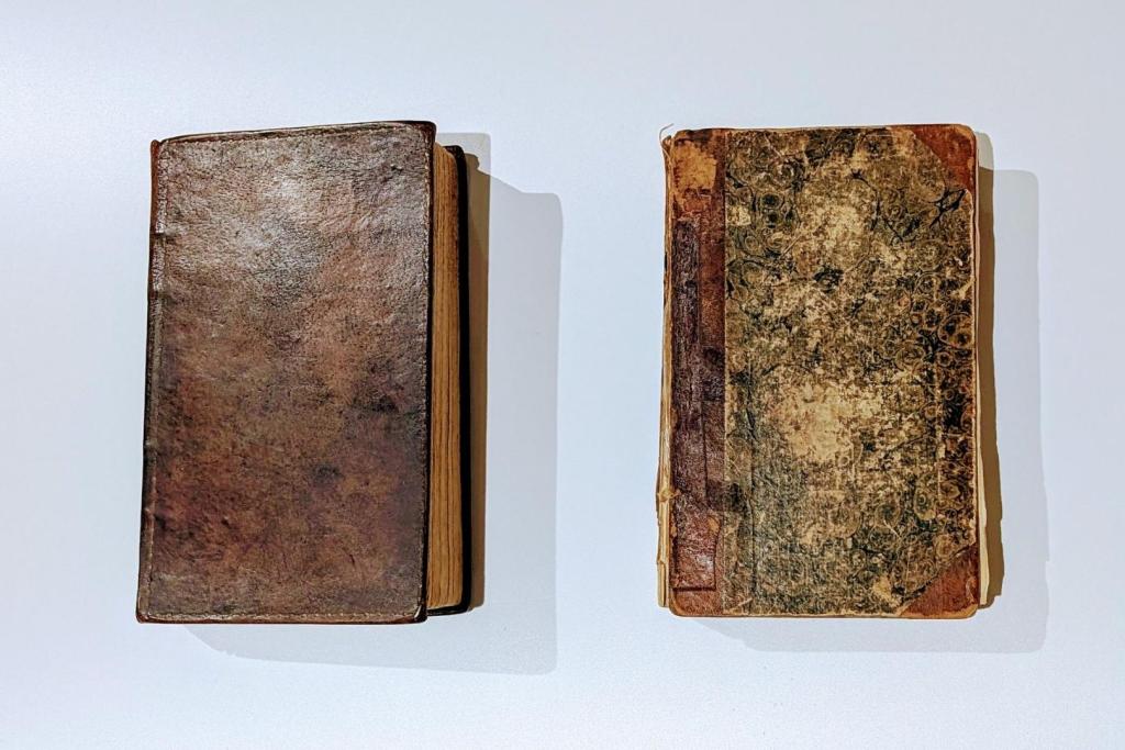 El museo ha reunido ambos ejemplares del libro en una misma exposición