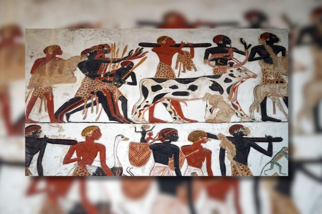 Reproducción en yeso de un relieve que muestra una expedición militar ordenada por Ramsés II hace unos 3.300 años; en él aparece una mujer nubia cargando a un niño en una cesta sujeta con una correa a la cabeza