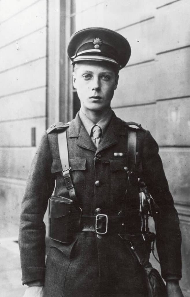 El príncipe de Gales en 1914 con uniforme de la Guardia de Granaderos