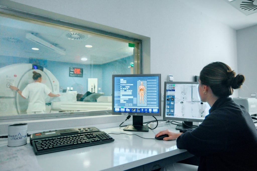 PET, la tomografía que detecta lo que tus ojos no pueden ver