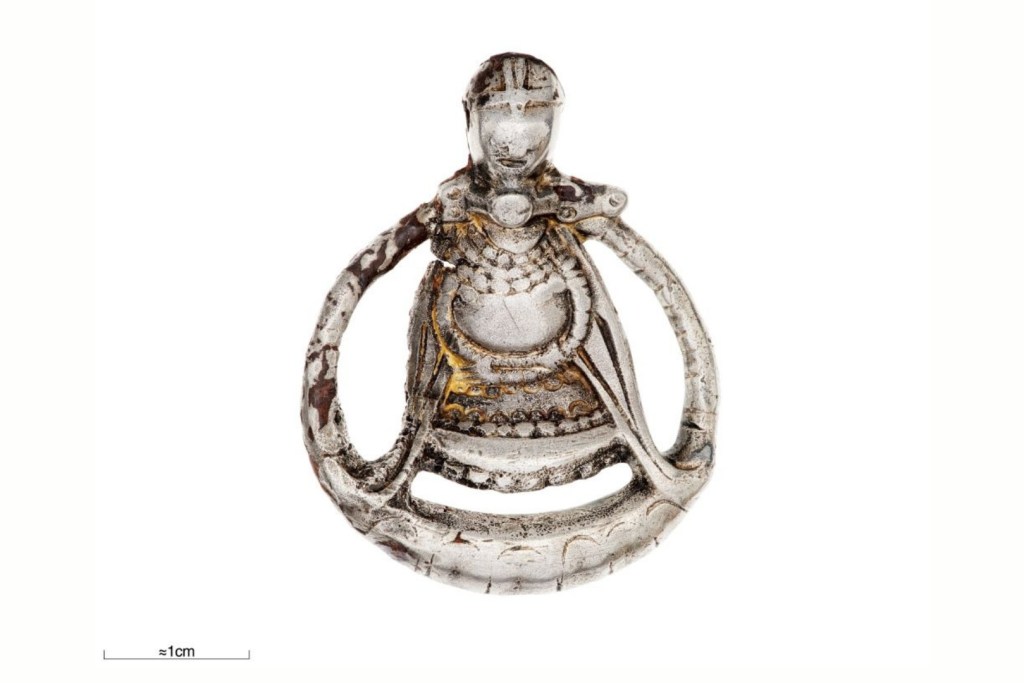 Colgante que muestra la única representación conocida de un cuerpo embarazado en la era vikinga