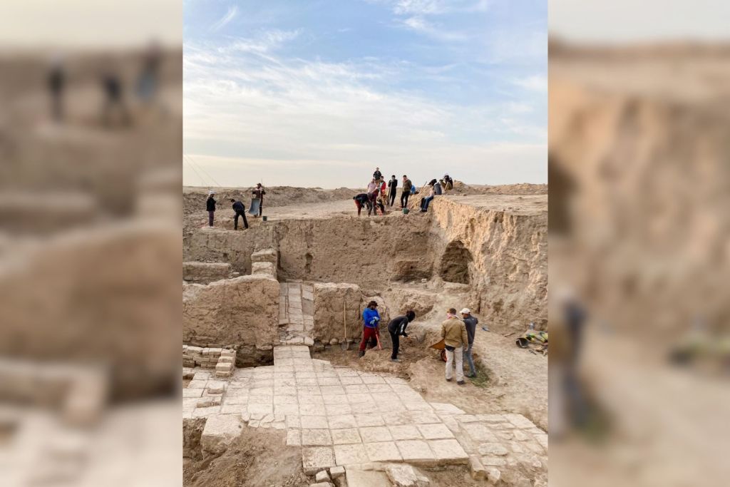Investigadores del equipo de la Universidad de Heidelberg durante las labores de excavación en el palacio norte de Nínive, donde fue descubierto el monumental relieve asirio