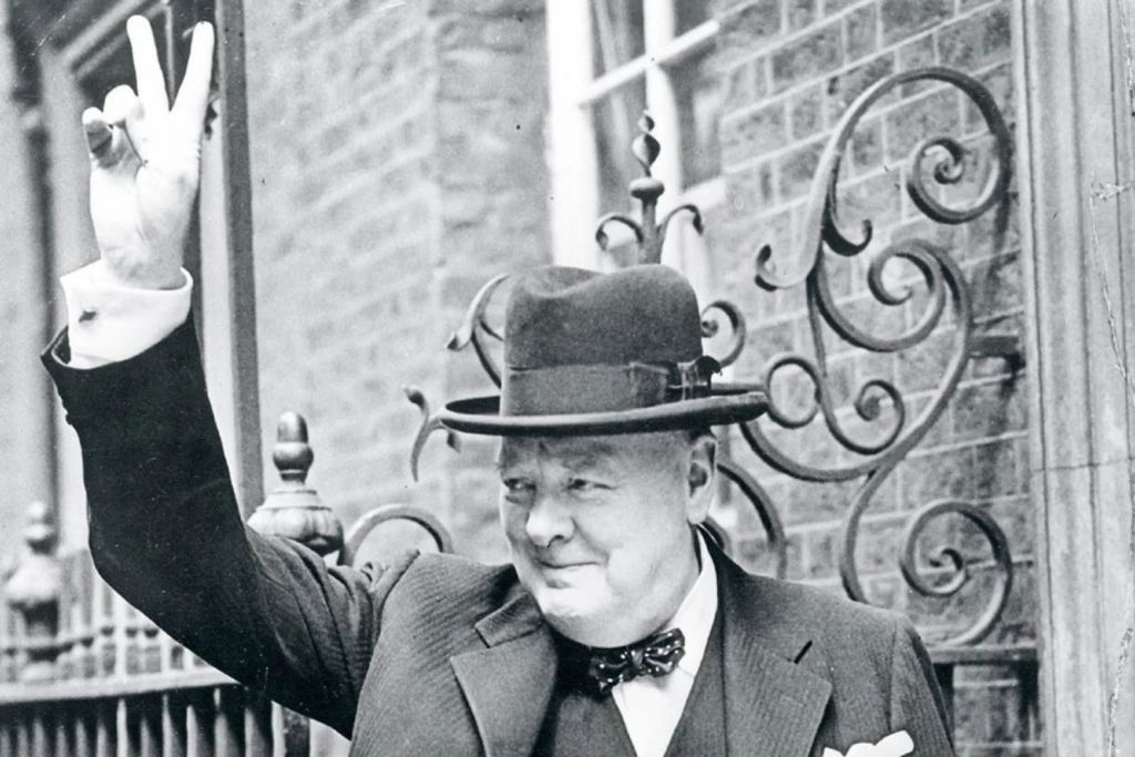 Figura clave de la Segunda Guerra Mundial, Churchill se convirtió en símbolo de la resistencia británica con su inconfundible carácter y oratoria