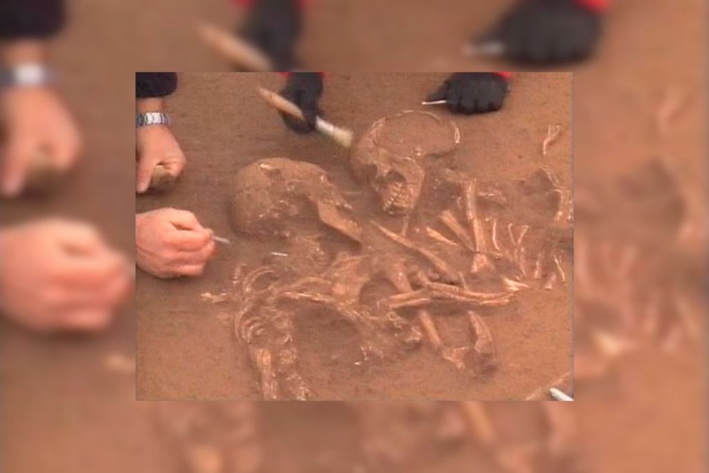 Se cree que los cuerpos fueron colocados deliberadamente en esta posición tras su fallecimiento