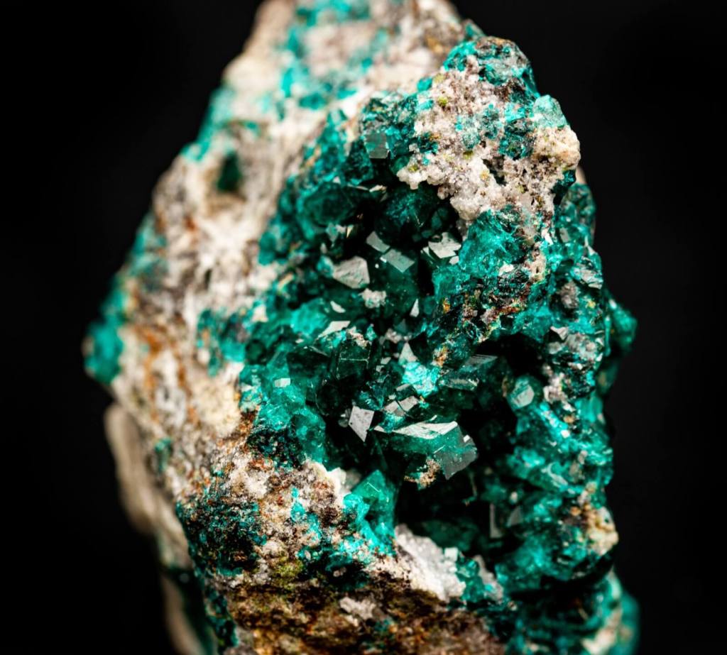 Dioptasa. Colección de Mineralogía de la Facultad de Geológicas (UCM). Foto: G. Pinto.