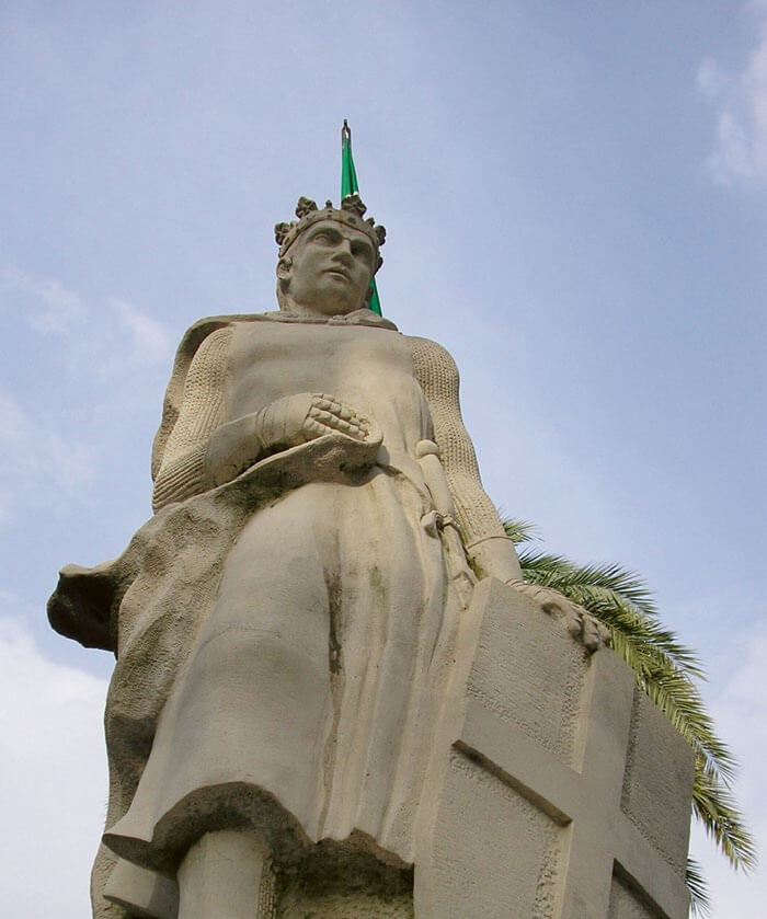 Estatua de Alfonso XI en Algeciras
